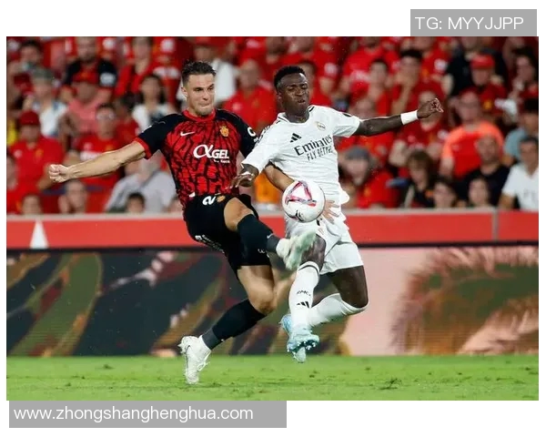 姆巴佩领衔新一代足球巨星崛起，未来赛场的无限可能与挑战